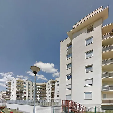 Bohaterow Kragujewca 6 Apartment *