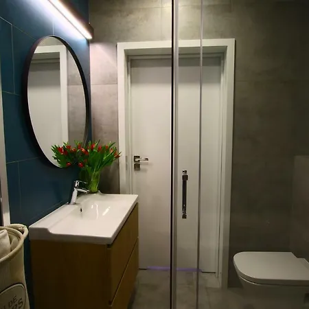 Bohaterow Kragujewca 6 Apartment *
